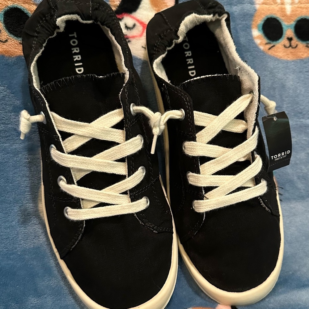 Torrid Riley Ruched Black Sneakers